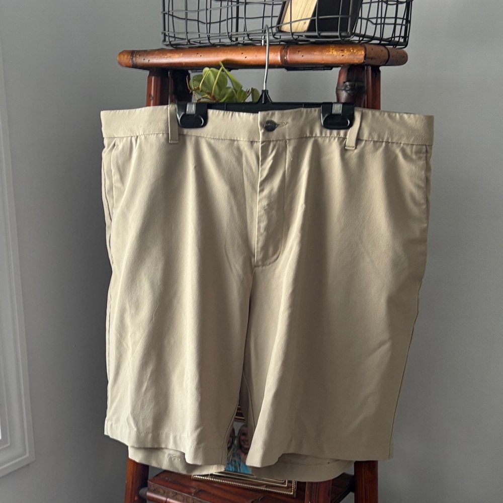 Callaway Men's Beige Flat Front Golf Shorts